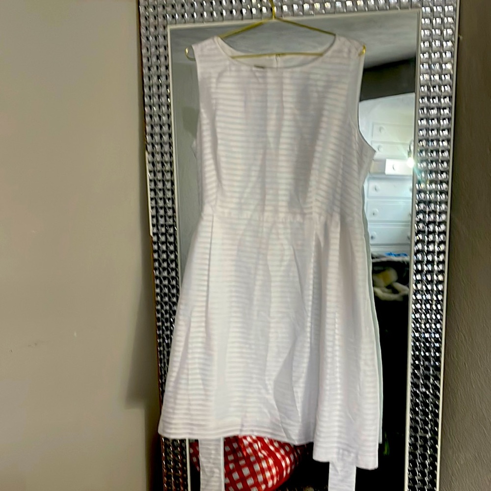 White sleeveless dress